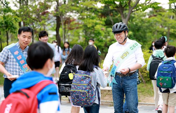 자전거 등교 안전 및 교통 안전 캠페인