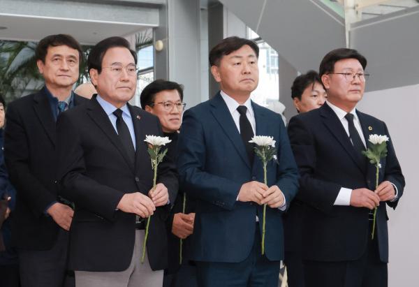 제주항공 여객기 참사 희생자 합동 분향소 조문