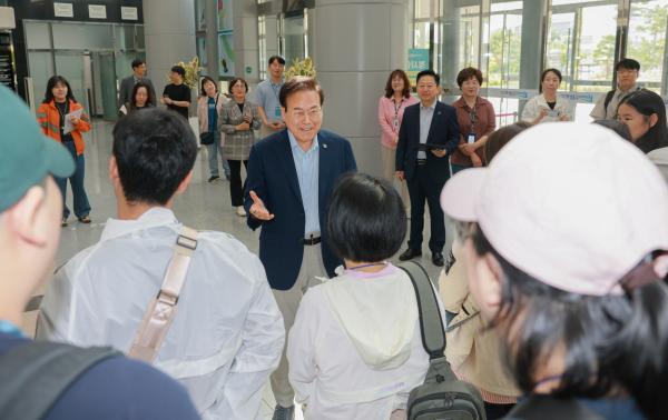 2025년 특수교육대상학생 해외문화체험학습 출발 격려