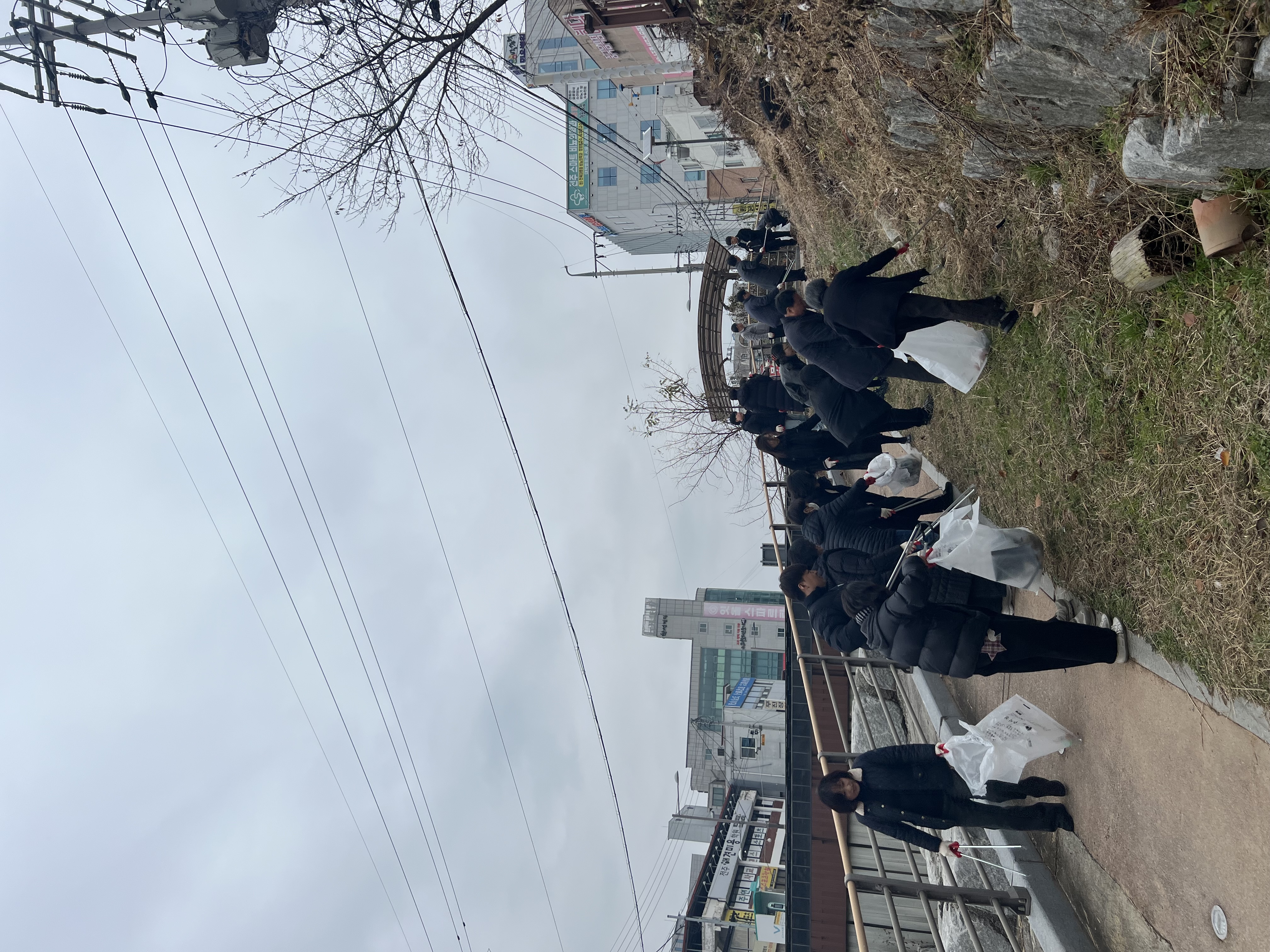 전주학생교육문화관, 환경정리 자원봉사로 ESG 실천 앞장 이미지(1)