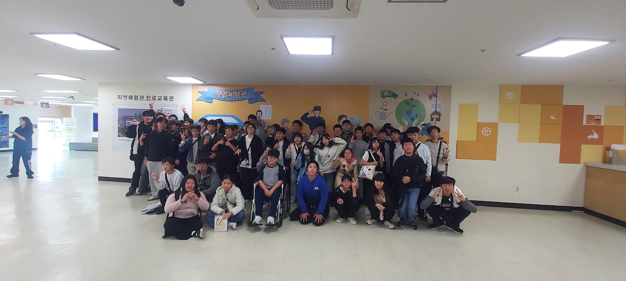 군산교육지원청, 중등 특수교육대상학생 진로탐색 및 진로직업체험학습 실시 이미지(1)